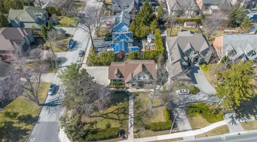 3325 Lakeshore Rd, Burlington, Ontario, L7N 1B1, Canada, 5 Bedrooms Bedrooms, ,4 BathroomsBathrooms,Residential,For Sale,Lakeshore Rd,1753403
