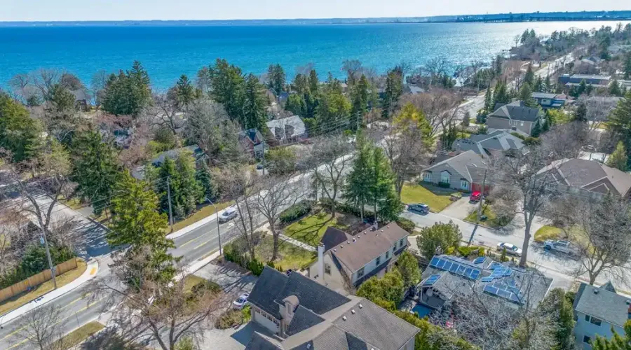 3325 Lakeshore Rd, Burlington, Ontario, L7N 1B1, Canada, 5 Bedrooms Bedrooms, ,4 BathroomsBathrooms,Residential,For Sale,Lakeshore Rd,1753403