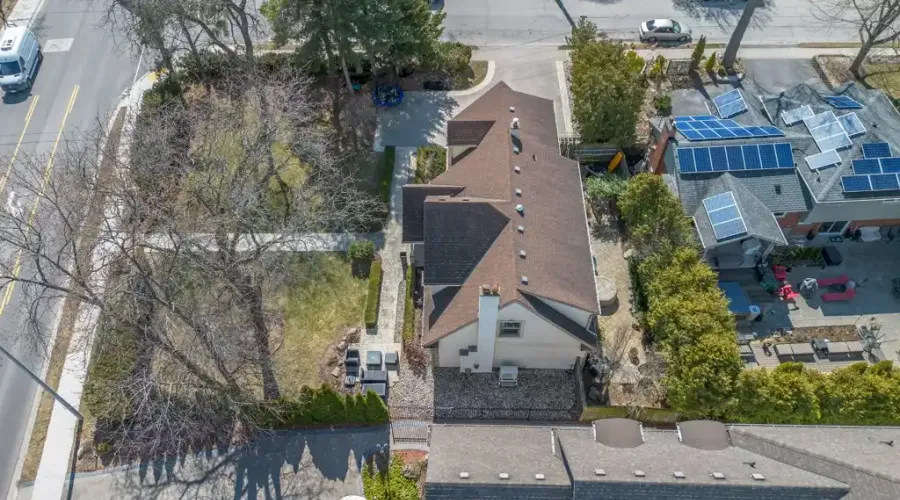 3325 Lakeshore Rd, Burlington, Ontario, L7N 1B1, Canada, 5 Bedrooms Bedrooms, ,4 BathroomsBathrooms,Residential,For Sale,Lakeshore Rd,1753403