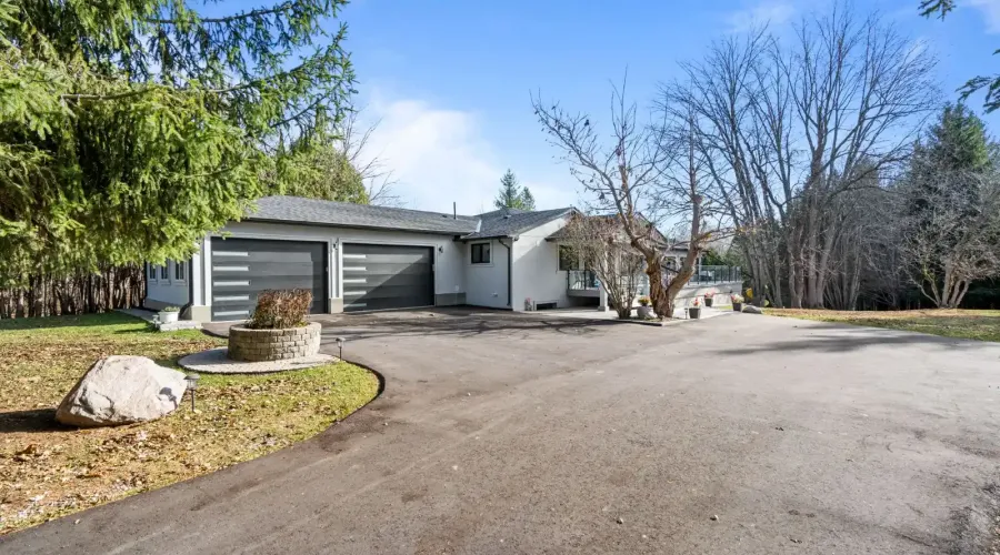 2993 Innisfil Beach Rd, Innisfil, Ontario, L9S 4C3, Canada, 4 Bedrooms Bedrooms, ,4 BathroomsBathrooms,Residential,For Sale,Innisfil Beach Rd,1761260