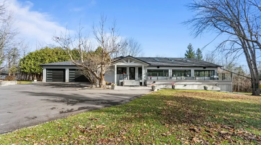 2993 Innisfil Beach Rd, Innisfil, Ontario, L9S 4C3, Canada, 4 Bedrooms Bedrooms, ,4 BathroomsBathrooms,Residential,For Sale,Innisfil Beach Rd,1761260