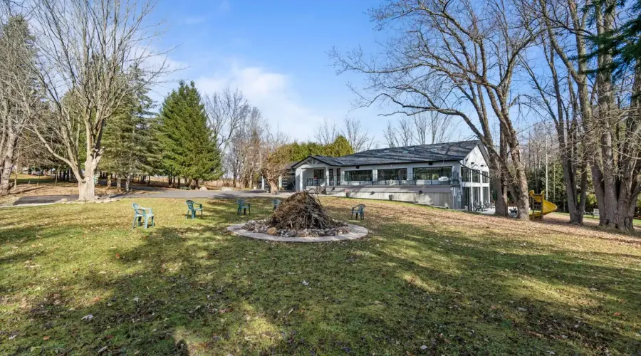 2993 Innisfil Beach Rd, Innisfil, Ontario, L9S 4C3, Canada, 4 Bedrooms Bedrooms, ,4 BathroomsBathrooms,Residential,For Sale,Innisfil Beach Rd,1761260