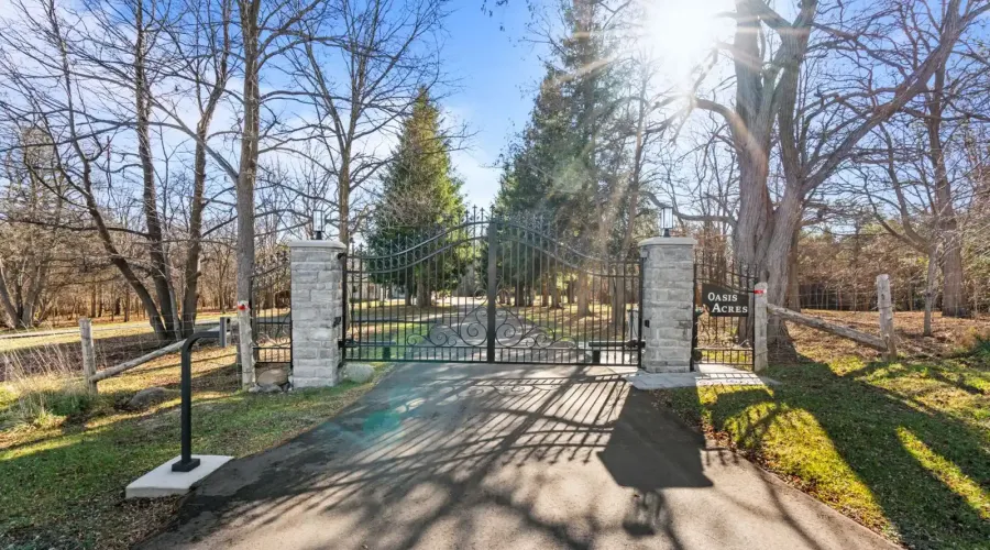 2993 Innisfil Beach Rd, Innisfil, Ontario, L9S 4C3, Canada, 4 Bedrooms Bedrooms, ,4 BathroomsBathrooms,Residential,For Sale,Innisfil Beach Rd,1761260