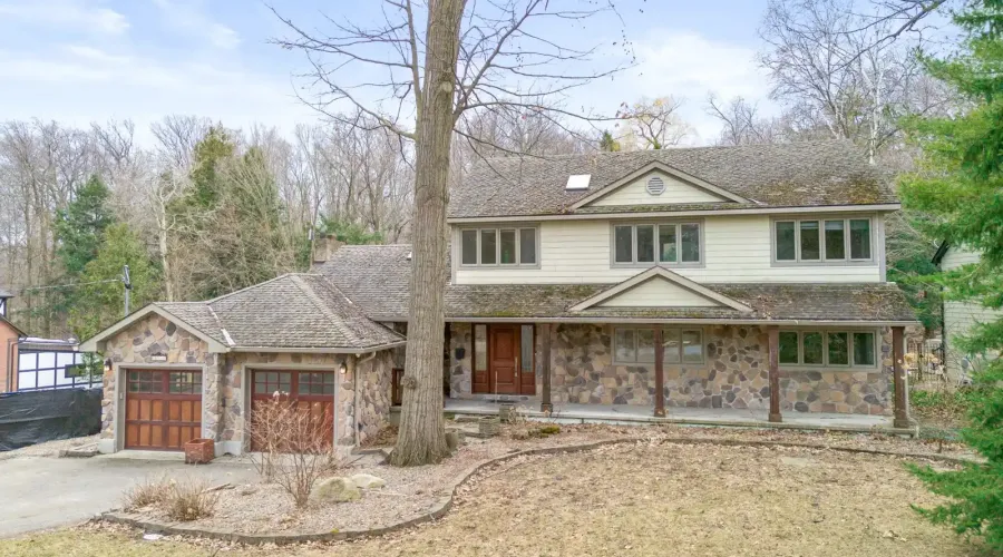 690 Meadow Wood Road, Mississauga, Ontario, L5J 2S6, Canada, 4 Bedrooms Bedrooms, ,3 BathroomsBathrooms,Residential,For Sale,Meadow Wood Road,1770194