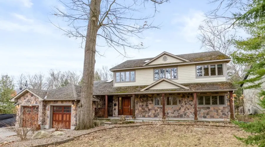690 Meadow Wood Road, Mississauga, Ontario, L5J 2S6, Canada, 4 Bedrooms Bedrooms, ,3 BathroomsBathrooms,Residential,For Sale,Meadow Wood Road,1770194