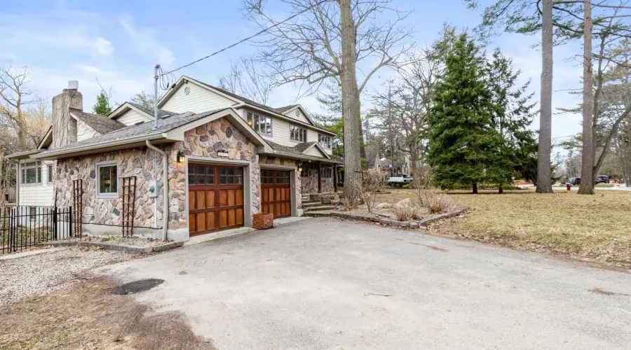 690 Meadow Wood Road, Mississauga, Ontario, L5J 2S6, Canada, 4 Bedrooms Bedrooms, ,3 BathroomsBathrooms,Residential,For Sale,Meadow Wood Road,1770194