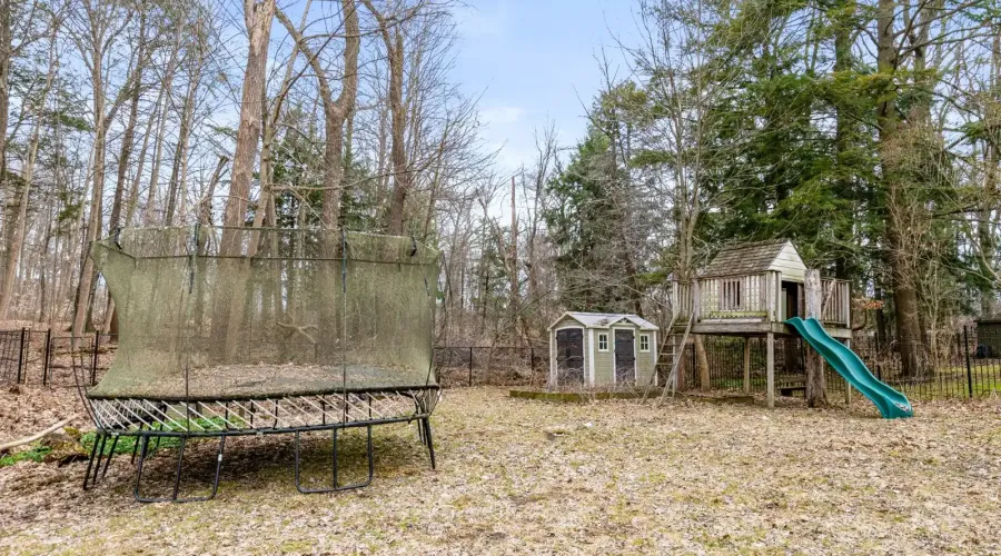690 Meadow Wood Road, Mississauga, Ontario, L5J 2S6, Canada, 4 Bedrooms Bedrooms, ,3 BathroomsBathrooms,Residential,For Sale,Meadow Wood Road,1770194