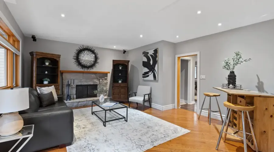 690 Meadow Wood Road, Mississauga, Ontario, L5J 2S6, Canada, 4 Bedrooms Bedrooms, ,3 BathroomsBathrooms,Residential,For Sale,Meadow Wood Road,1770194