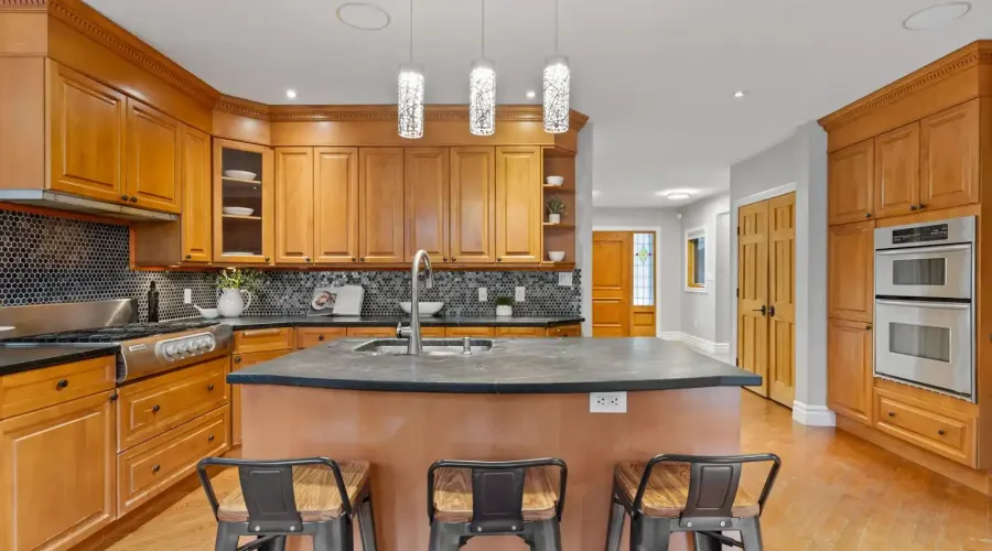 690 Meadow Wood Road, Mississauga, Ontario, L5J 2S6, Canada, 4 Bedrooms Bedrooms, ,3 BathroomsBathrooms,Residential,For Sale,Meadow Wood Road,1770194