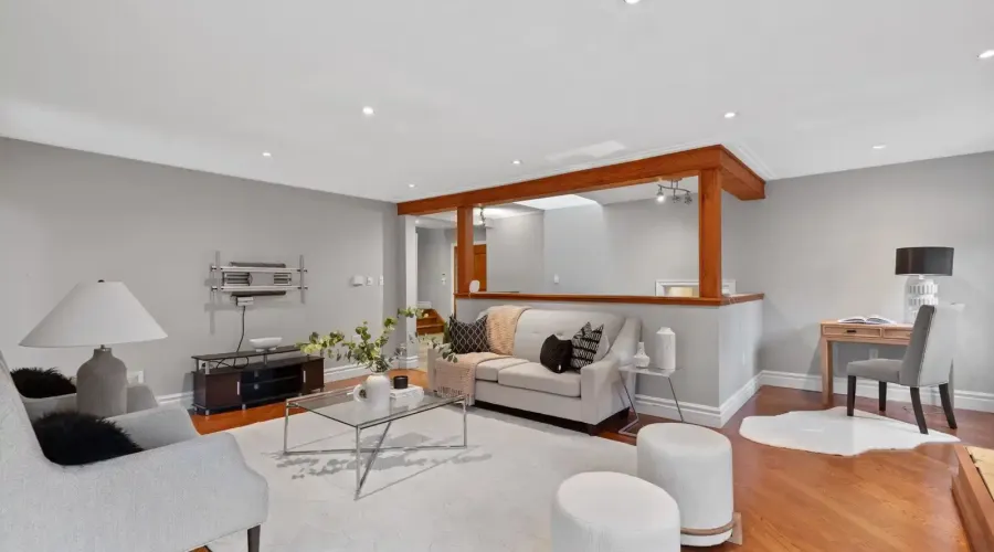690 Meadow Wood Road, Mississauga, Ontario, L5J 2S6, Canada, 4 Bedrooms Bedrooms, ,3 BathroomsBathrooms,Residential,For Sale,Meadow Wood Road,1770194