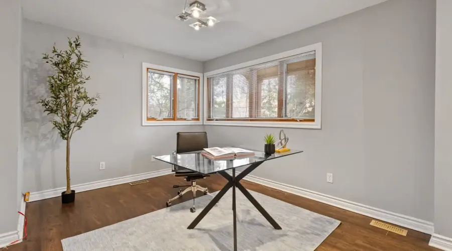 690 Meadow Wood Road, Mississauga, Ontario, L5J 2S6, Canada, 4 Bedrooms Bedrooms, ,3 BathroomsBathrooms,Residential,For Sale,Meadow Wood Road,1770194