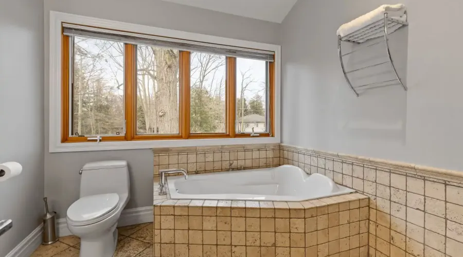 690 Meadow Wood Road, Mississauga, Ontario, L5J 2S6, Canada, 4 Bedrooms Bedrooms, ,3 BathroomsBathrooms,Residential,For Sale,Meadow Wood Road,1770194