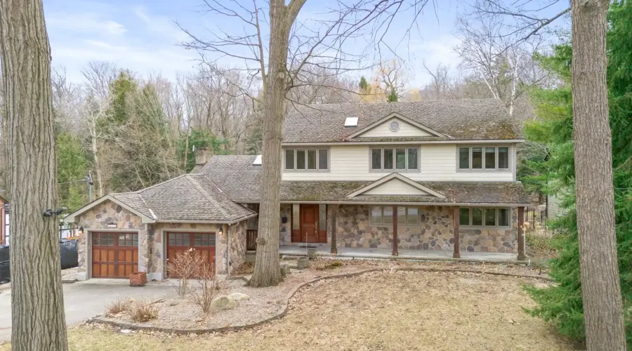 690 Meadow Wood Road, Mississauga, Ontario, L5J 2S6, Canada, 4 Bedrooms Bedrooms, ,3 BathroomsBathrooms,Residential,For Sale,Meadow Wood Road,1770194