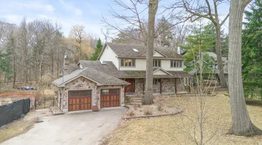 690 Meadow Wood Road, Mississauga, Ontario, L5J 2S6, Canada, 4 Bedrooms Bedrooms, ,3 BathroomsBathrooms,Residential,For Sale,Meadow Wood Road,1770194