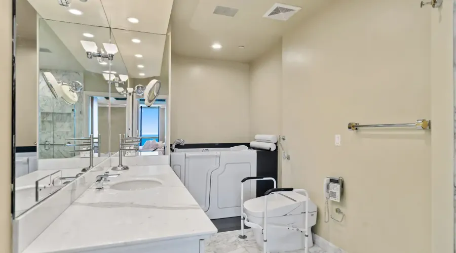 9999 Collins Ave PH 3D, BAL HARBOUR, Florida, 33154, United States, 3 Bedrooms Bedrooms, ,4 BathroomsBathrooms,Condo,For Sale,BAL HARBOUR TOWER,Collins Ave PH 3D,23,1790287