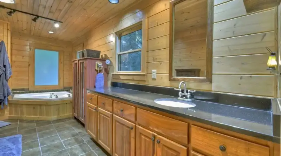 730 Riverside Lane, Blue Ridge, Georgia, 30513, United States, 4 Bedrooms Bedrooms, ,3 BathroomsBathrooms,Residential,For Sale,730 Riverside Lane,1797174