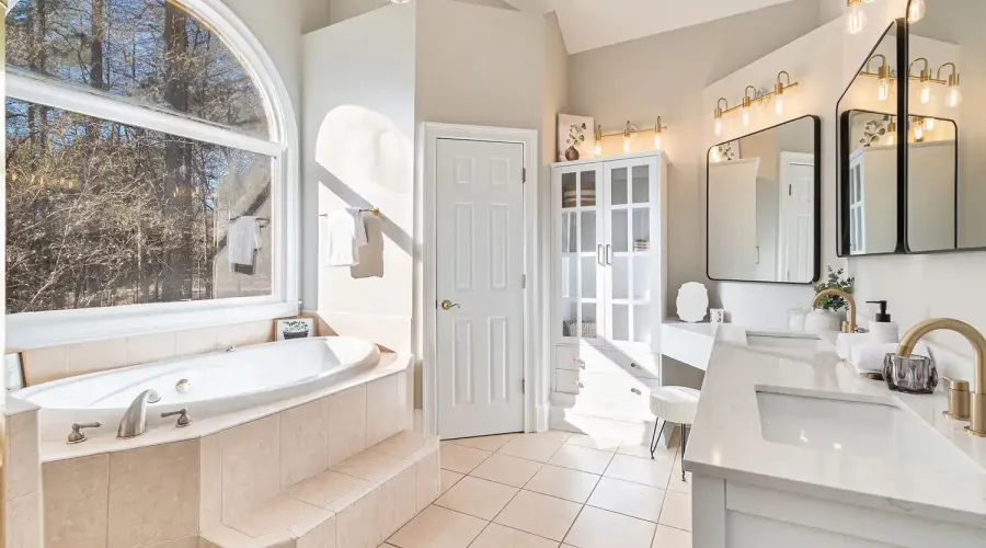 6614 Club View Court, Flowery Branch, Georgia, 30542, United States, 5 Bedrooms Bedrooms, ,5 BathroomsBathrooms,Residential,For Sale,6614 Club View Court,1797409