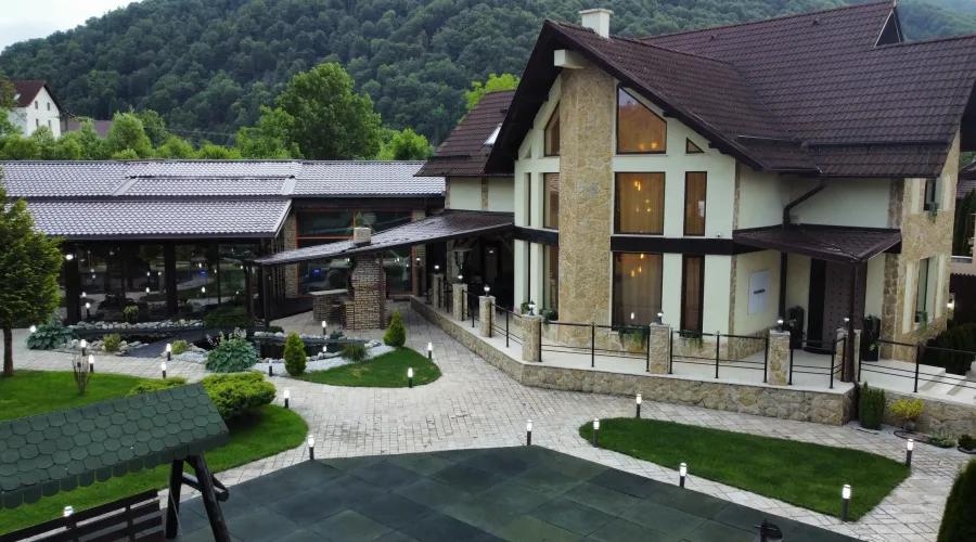 12 Strada Liviu Popovici, Comuna Bran, 507025, Romania, 5 Bedrooms Bedrooms, ,7 BathroomsBathrooms,Residential,For Sale,Strada Liviu Popovici,1811756