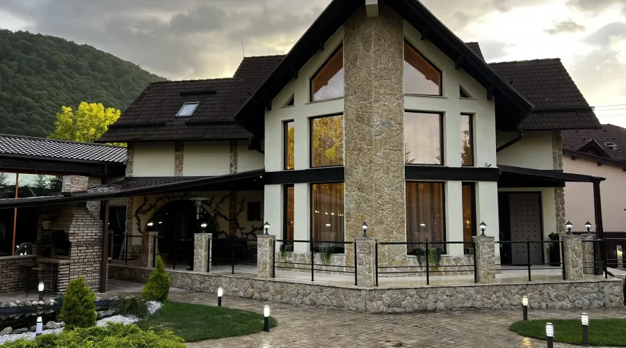 12 Strada Liviu Popovici, Comuna Bran, 507025, Romania, 5 Bedrooms Bedrooms, ,7 BathroomsBathrooms,Residential,For Sale,Strada Liviu Popovici,1811756