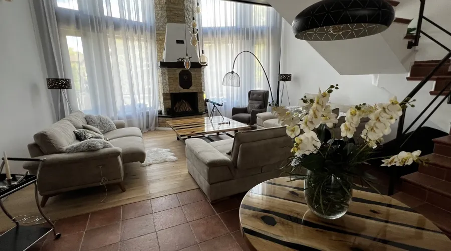 12 Strada Liviu Popovici, Comuna Bran, 507025, Romania, 5 Bedrooms Bedrooms, ,7 BathroomsBathrooms,Residential,For Sale,Strada Liviu Popovici,1811756