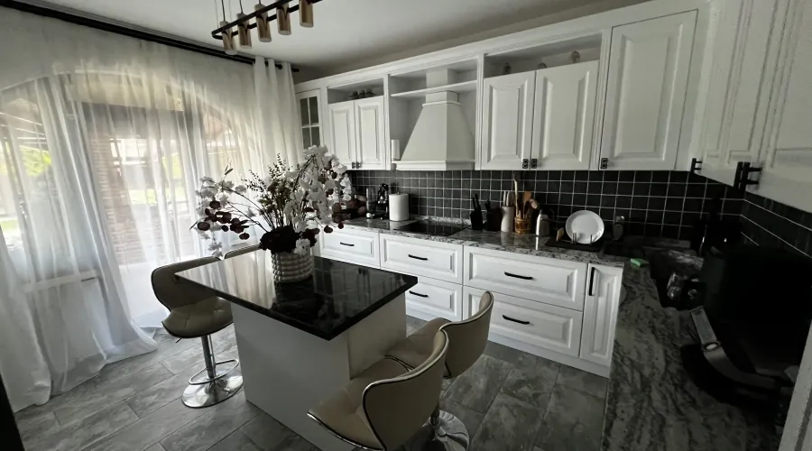 12 Strada Liviu Popovici, Comuna Bran, 507025, Romania, 5 Bedrooms Bedrooms, ,7 BathroomsBathrooms,Residential,For Sale,Strada Liviu Popovici,1811756