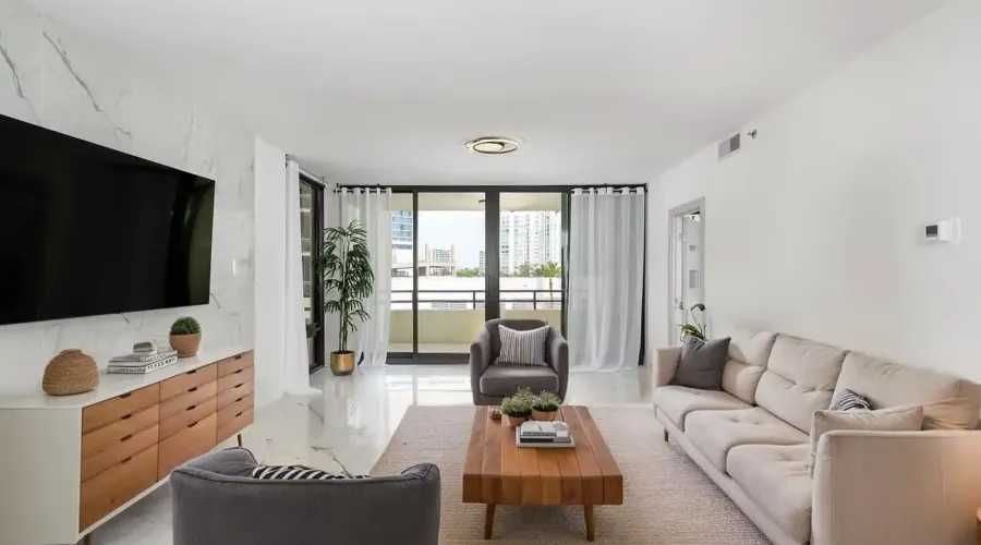 1255 N Gulfstream Ave, Sarasota, Florida, 34236, United States, 3 Bedrooms Bedrooms, 6 Rooms Rooms,3 BathroomsBathrooms,Condo,For Sale,Bay Plaza,Gulfstream ,4,1820298