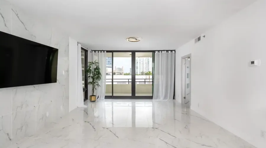 1255 N Gulfstream Ave, Sarasota, Florida, 34236, United States, 3 Bedrooms Bedrooms, 6 Rooms Rooms,3 BathroomsBathrooms,Condo,For Sale,Bay Plaza,Gulfstream ,4,1820298
