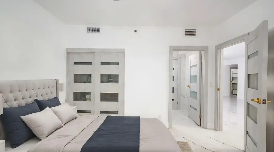 1255 N Gulfstream Ave, Sarasota, Florida, 34236, United States, 3 Bedrooms Bedrooms, 6 Rooms Rooms,3 BathroomsBathrooms,Condo,For Sale,Bay Plaza,Gulfstream ,4,1820298