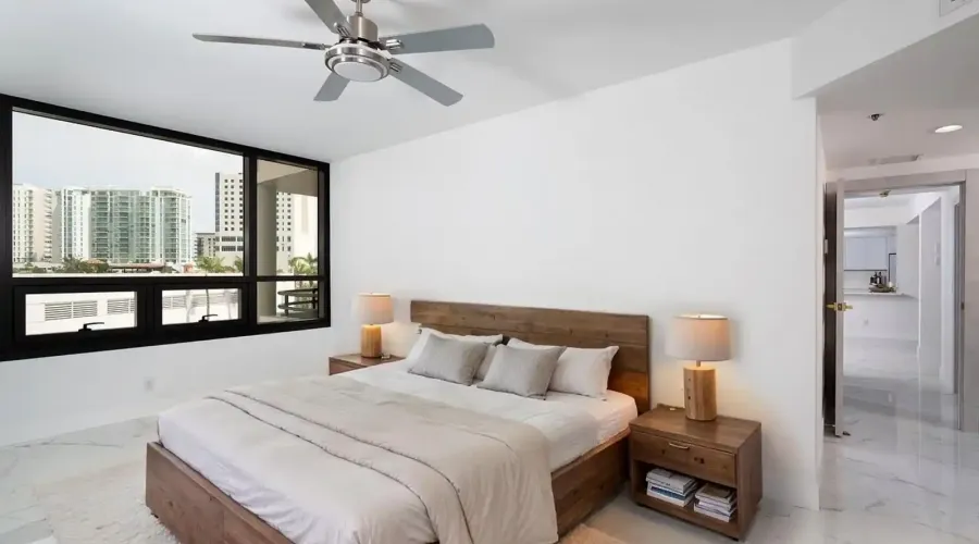 1255 N Gulfstream Ave, Sarasota, Florida, 34236, United States, 3 Bedrooms Bedrooms, 6 Rooms Rooms,3 BathroomsBathrooms,Condo,For Sale,Bay Plaza,Gulfstream ,4,1820298