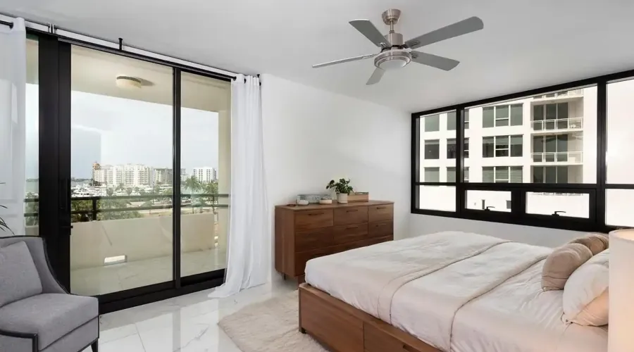 1255 N Gulfstream Ave, Sarasota, Florida, 34236, United States, 3 Bedrooms Bedrooms, 6 Rooms Rooms,3 BathroomsBathrooms,Condo,For Sale,Bay Plaza,Gulfstream ,4,1820298
