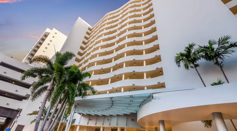 1255 N Gulfstream Ave, Sarasota, Florida, 34236, United States, 3 Bedrooms Bedrooms, 6 Rooms Rooms,3 BathroomsBathrooms,Condo,For Sale,Bay Plaza,Gulfstream ,4,1820298