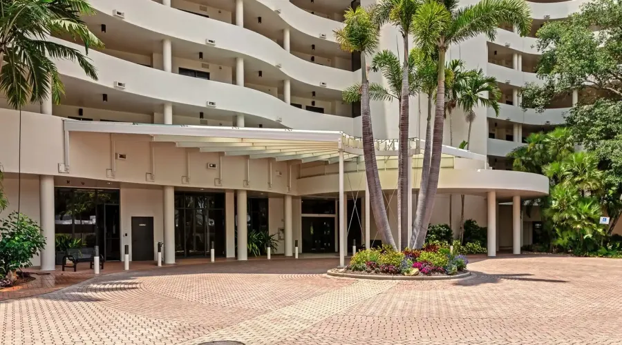 1255 N Gulfstream Ave, Sarasota, Florida, 34236, United States, 3 Bedrooms Bedrooms, 6 Rooms Rooms,3 BathroomsBathrooms,Condo,For Sale,Bay Plaza,Gulfstream ,4,1820298