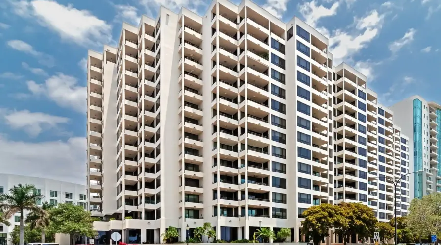 1255 N Gulfstream Ave, Sarasota, Florida, 34236, United States, 3 Bedrooms Bedrooms, 6 Rooms Rooms,3 BathroomsBathrooms,Condo,For Sale,Bay Plaza,Gulfstream ,4,1820298