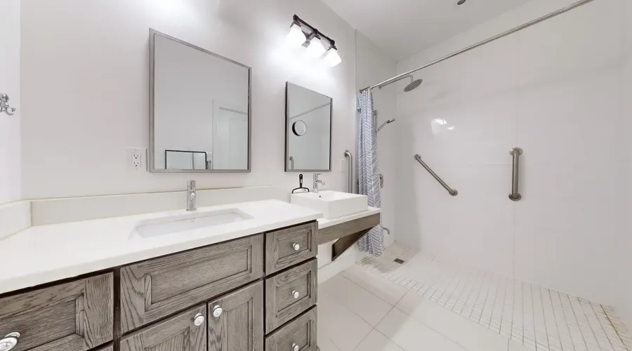 6 Macleod Estate Crt, Richmond Hill, Ontario, Canada, 2 Bedrooms Bedrooms, 5 Rooms Rooms,3 BathroomsBathrooms,Residential,For Sale,Macleod Estate,1824046