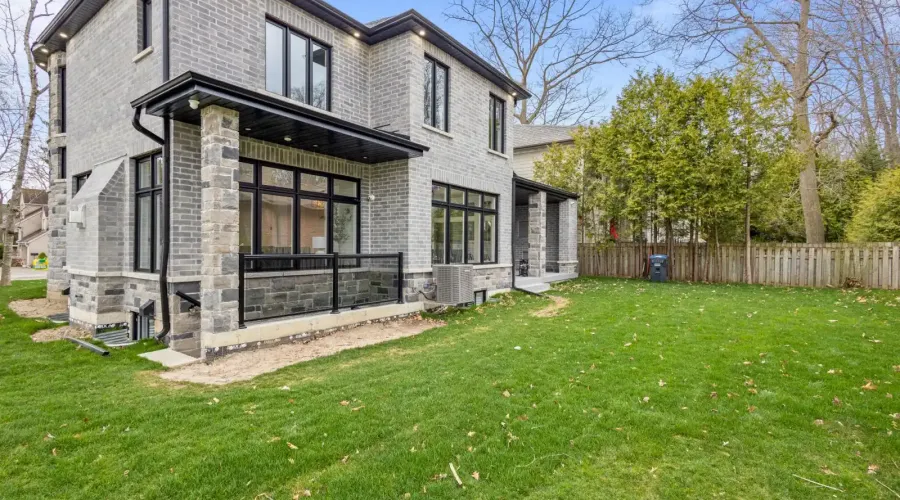 72 Oakes Drive, Mississauga, Ontario, L5G 3M1, Canada, 4 Bedrooms Bedrooms, ,5 BathroomsBathrooms,Residential,For Sale,Oakes Drive,1825103
