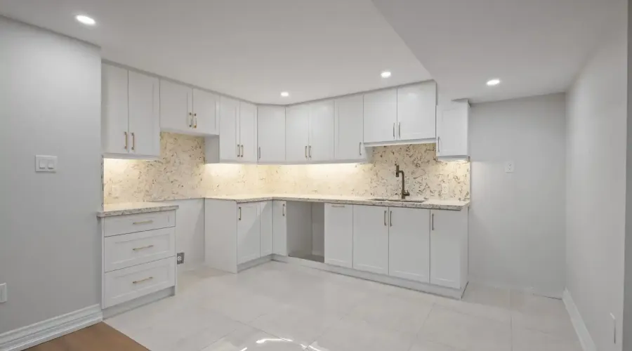 72 Oakes Drive, Mississauga, Ontario, L5G 3M1, Canada, 4 Bedrooms Bedrooms, ,5 BathroomsBathrooms,Residential,For Sale,Oakes Drive,1825103