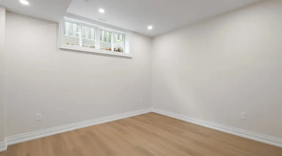 72 Oakes Drive, Mississauga, Ontario, L5G 3M1, Canada, 4 Bedrooms Bedrooms, ,5 BathroomsBathrooms,Residential,For Sale,Oakes Drive,1825103