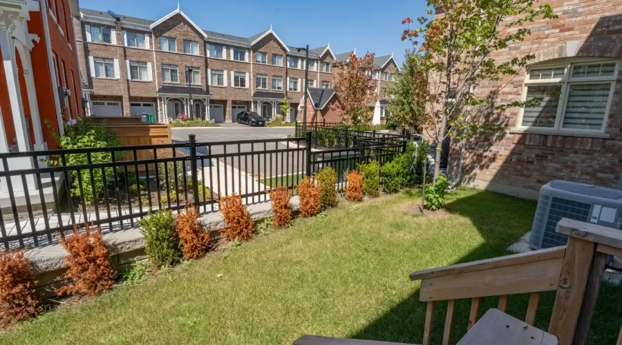 1949 Barbertown Road, Mississauga, Ontario, L5M 2G9, Canada, 4 Bedrooms Bedrooms, ,5 BathroomsBathrooms,Residential,For Sale,1949,1828667