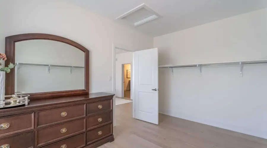 1949 Barbertown Road, Mississauga, Ontario, L5M 2G9, Canada, 4 Bedrooms Bedrooms, ,5 BathroomsBathrooms,Residential,For Sale,1949,1828667