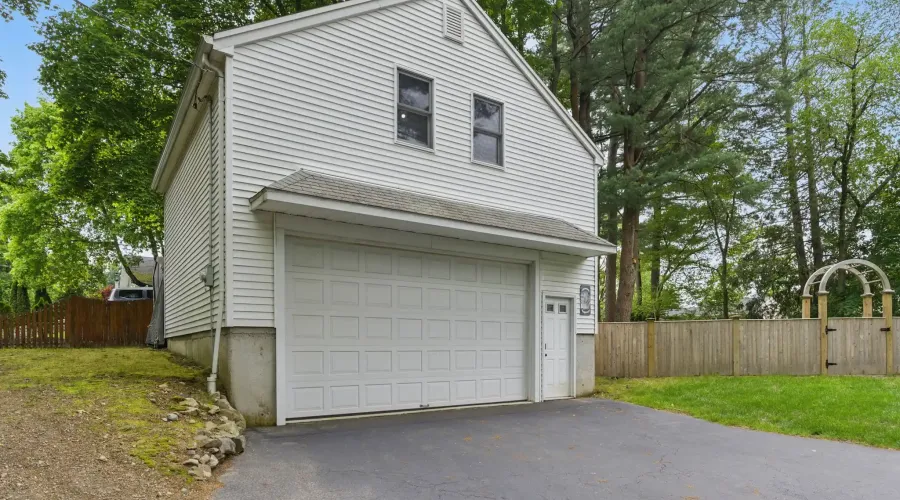 62-64 Lincoln Avenue, Lynnfield, Massachusetts, 01940, United States, 4 Bedrooms Bedrooms, 12 Rooms Rooms,2 BathroomsBathrooms,Residential,For Sale,Lincoln ,1828704