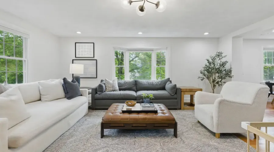 62-64 Lincoln Avenue, Lynnfield, Massachusetts, 01940, United States, 4 Bedrooms Bedrooms, 12 Rooms Rooms,2 BathroomsBathrooms,Residential,For Sale,Lincoln ,1828704