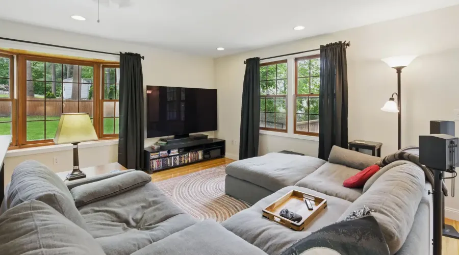 62-64 Lincoln Avenue, Lynnfield, Massachusetts, 01940, United States, 4 Bedrooms Bedrooms, 12 Rooms Rooms,2 BathroomsBathrooms,Residential,For Sale,Lincoln ,1828704