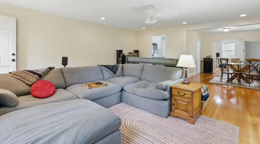 62-64 Lincoln Avenue, Lynnfield, Massachusetts, 01940, United States, 4 Bedrooms Bedrooms, 12 Rooms Rooms,2 BathroomsBathrooms,Residential,For Sale,Lincoln ,1828704