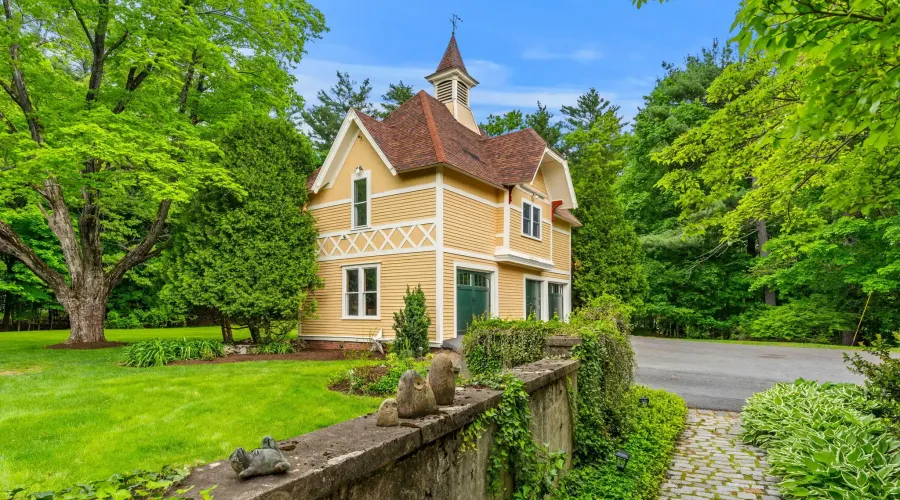 104 Main Street, Topsfield, Massachusetts, 01983, United States, 6 Bedrooms Bedrooms, 11 Rooms Rooms,3 BathroomsBathrooms,Residential,For Sale,Main ,1829802