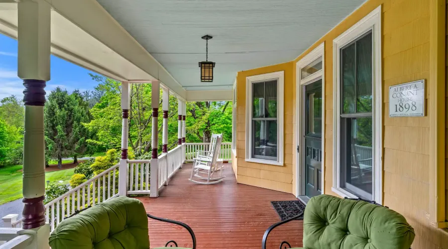104 Main Street, Topsfield, Massachusetts, 01983, United States, 6 Bedrooms Bedrooms, 11 Rooms Rooms,3 BathroomsBathrooms,Residential,For Sale,Main ,1829802