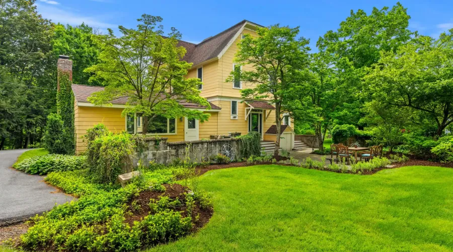 104 Main Street, Topsfield, Massachusetts, 01983, United States, 6 Bedrooms Bedrooms, 11 Rooms Rooms,3 BathroomsBathrooms,Residential,For Sale,Main ,1829802