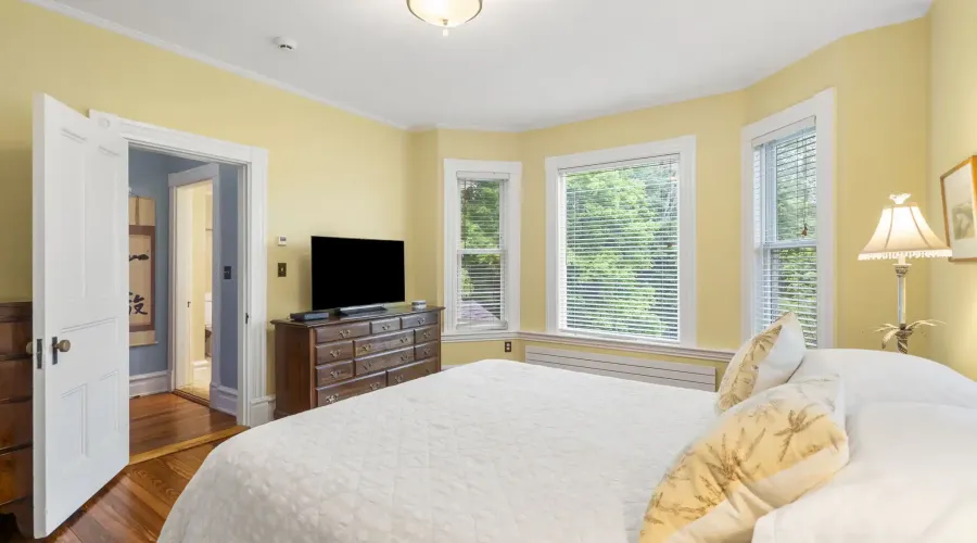 104 Main Street, Topsfield, Massachusetts, 01983, United States, 6 Bedrooms Bedrooms, 11 Rooms Rooms,3 BathroomsBathrooms,Residential,For Sale,Main ,1829802