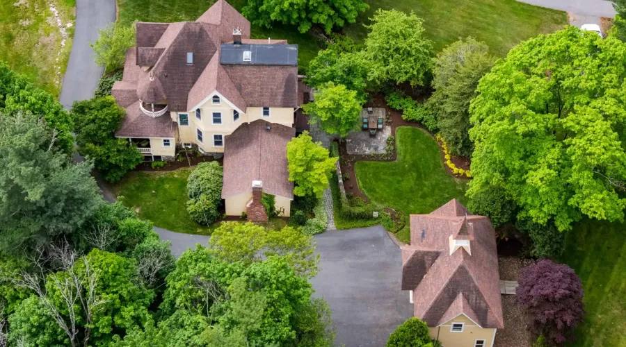 104 Main Street, Topsfield, Massachusetts, 01983, United States, 6 Bedrooms Bedrooms, 11 Rooms Rooms,3 BathroomsBathrooms,Residential,For Sale,Main ,1829802