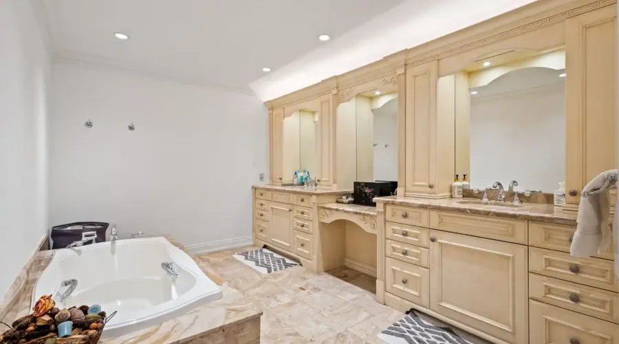 2173 Shawanaga Trail, Mississauga, Ontario, L5H 3X6, Canada, 5 Bedrooms Bedrooms, ,6 BathroomsBathrooms,Residential,For Sale,Shawanaga Trail,1831881