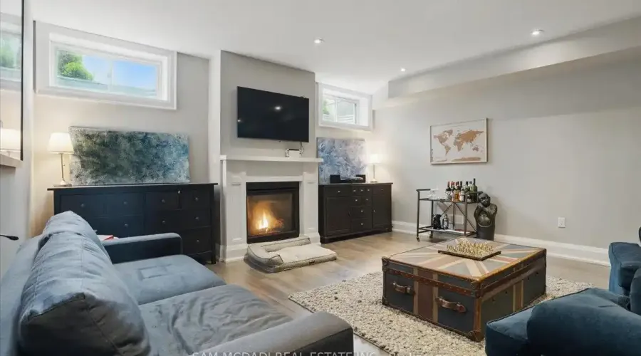 2163 Deyncourt Drive, Burlington, Ontario, L7R 1W2, Canada, 3 Bedrooms Bedrooms, ,4 BathroomsBathrooms,Residential,For Sale,Deyncourt Drive,1834491